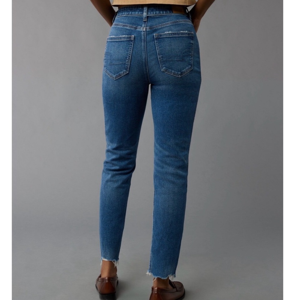 AE - Distressed High Rise Mom Jean - Picture 2 of 8